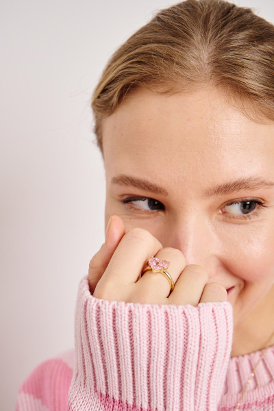 Кольцо с камнем в виде сердца (золото-розовый)